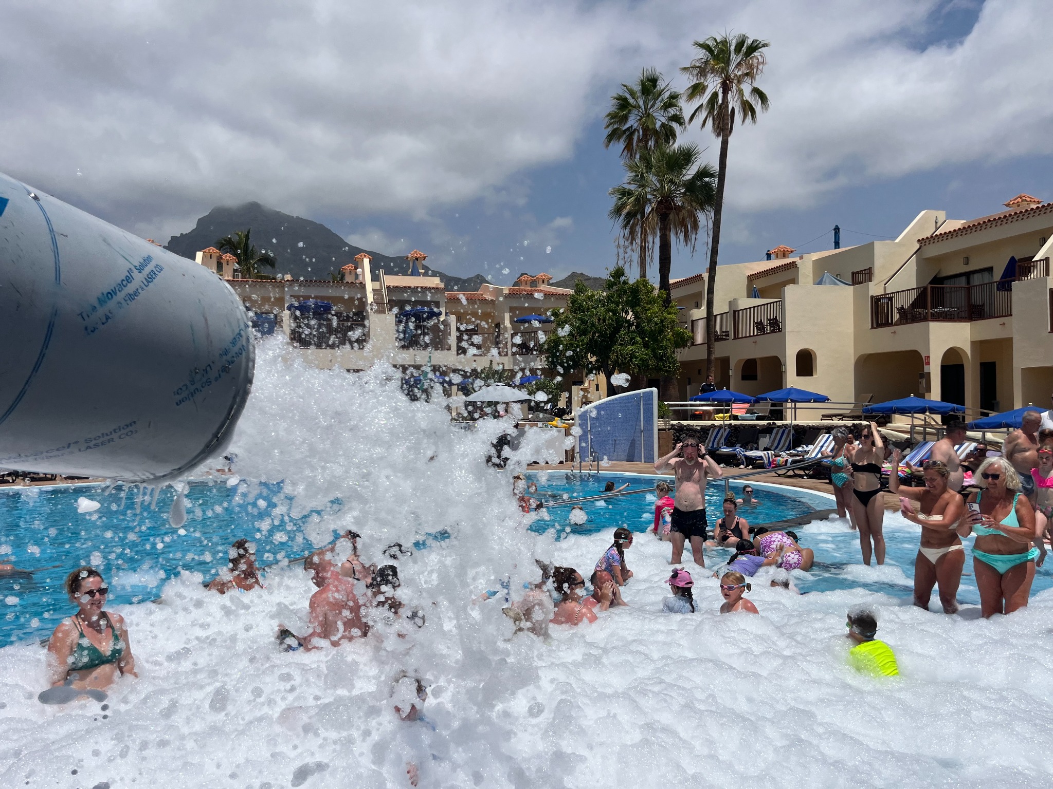 Fiesta de espuma en Tenerife